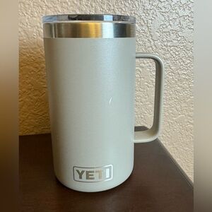 YETI Rambler 24 oz Mug with Handle & MagSlider Lid – Sandstone (Beige)